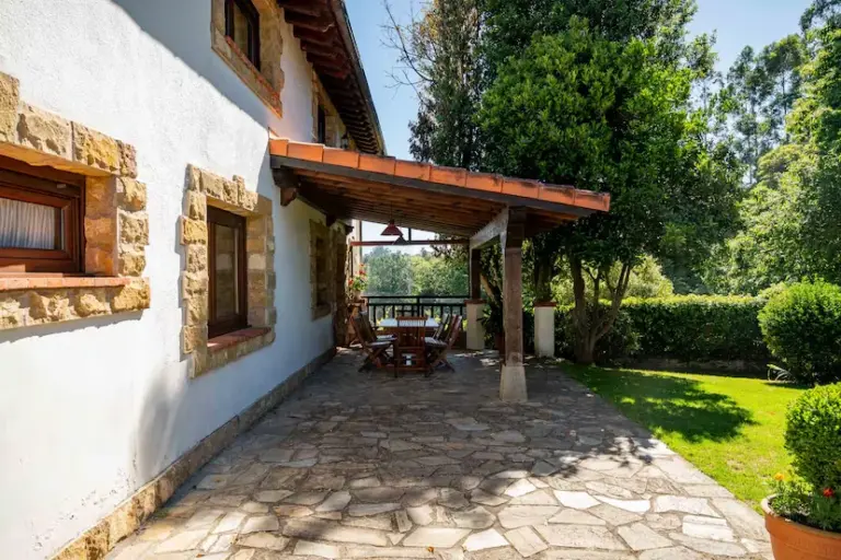The three houses of the week: fluid lines on an Ibizan cove for 16.7 million euros