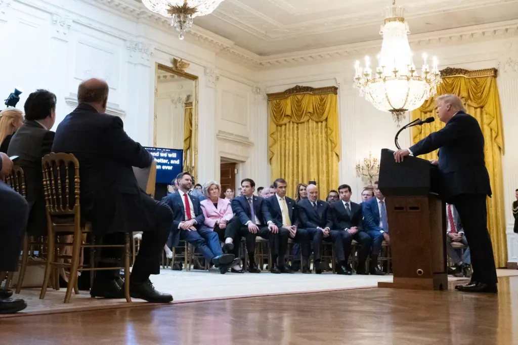 Trump resucita en un discurso a la nación el bulo del fraude electoral de 2020 y exagera la influencia de China en su derrota