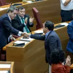 PP and Vox exclude irregular migrants from aid and demand that officials “keep their face substantially uncovered”