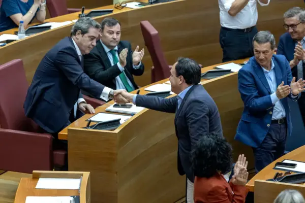 PP and Vox exclude irregular migrants from aid and demand that officials “keep their face substantially uncovered”