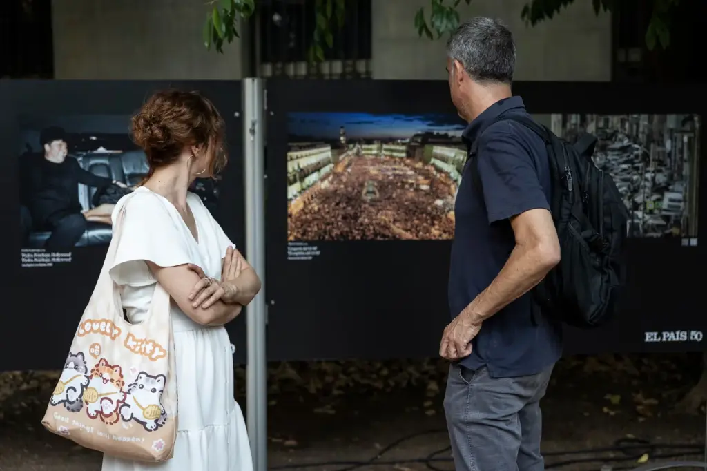 EL PAÍS looks at the Palau Robert in Barcelona with the photos of its 50th anniversary