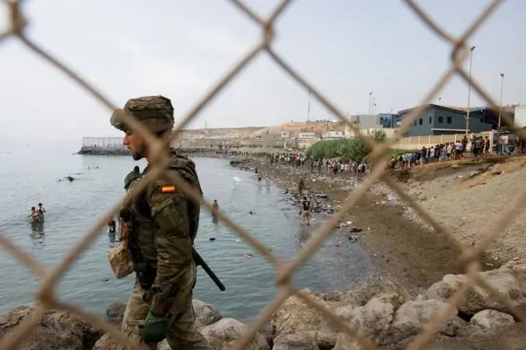 Sánchez denounces a "violation of Spain's territorial integrity" after the arrival of thousands of irregular immigrants in Ceuta