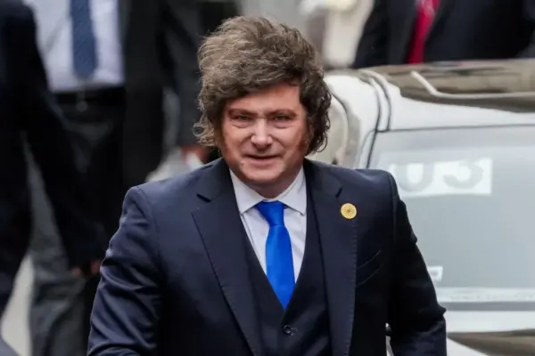 Milei orders by decree to expel foreigners who offend Argentines