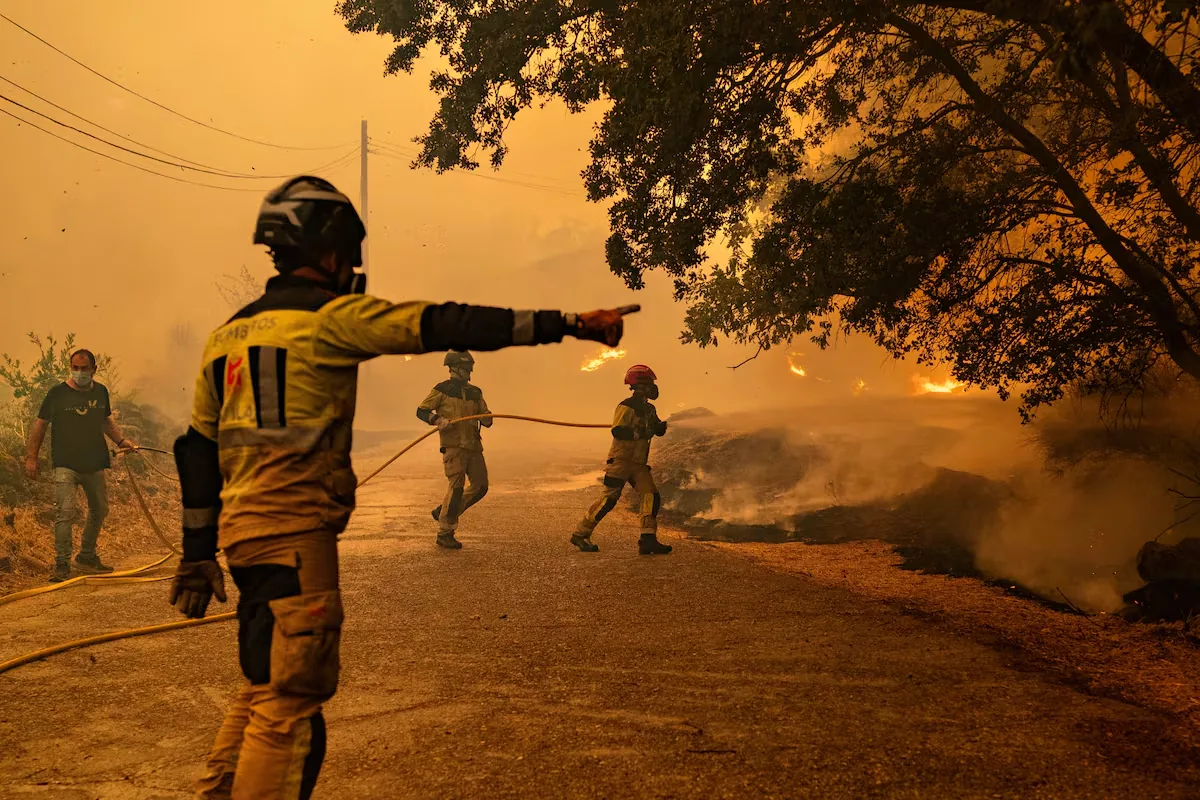 The fires in Madrid and Ávila are already forcing 100,000 people to evacuate or confine.