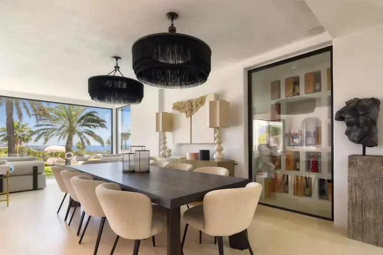 The three houses of the week: fluid lines on an Ibizan cove for 16.7 million euros