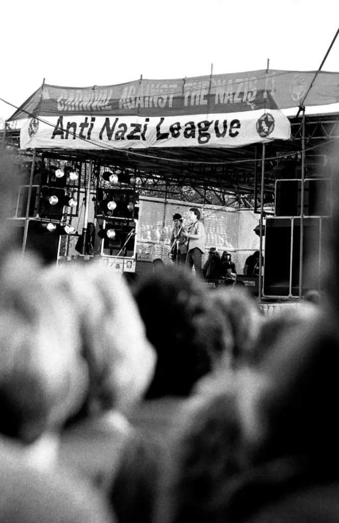 “Si hay algún extranjero en mi concierto, que se vaya”: las palabras racistas de Eric Clapton que cambiaron el rock británico