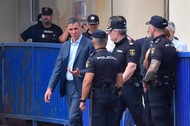 Sánchez denounces a "violation of Spain's territorial integrity" after the arrival of thousands of irregular immigrants in Ceuta