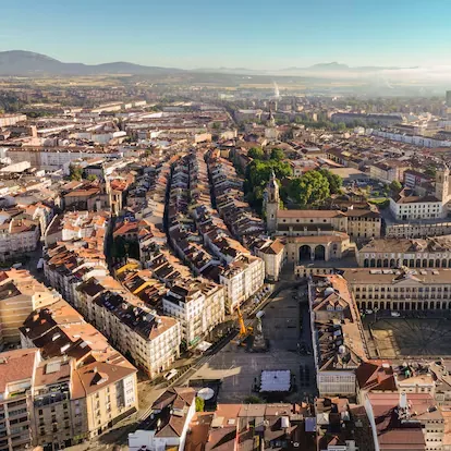 Between crowded Spain and emptied Spain