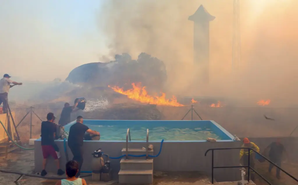 12 villages in Zamora evacuated after a fire in the Arribes del Duero