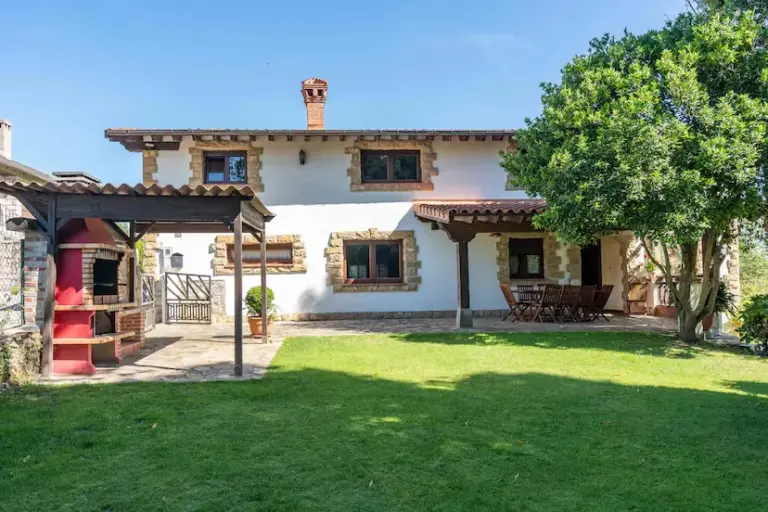 The three houses of the week: fluid lines on an Ibizan cove for 16.7 million euros