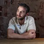 Dani Rovira shares his scar and a deep reflection on the anniversary of his surgery: “My fears have become tiny”