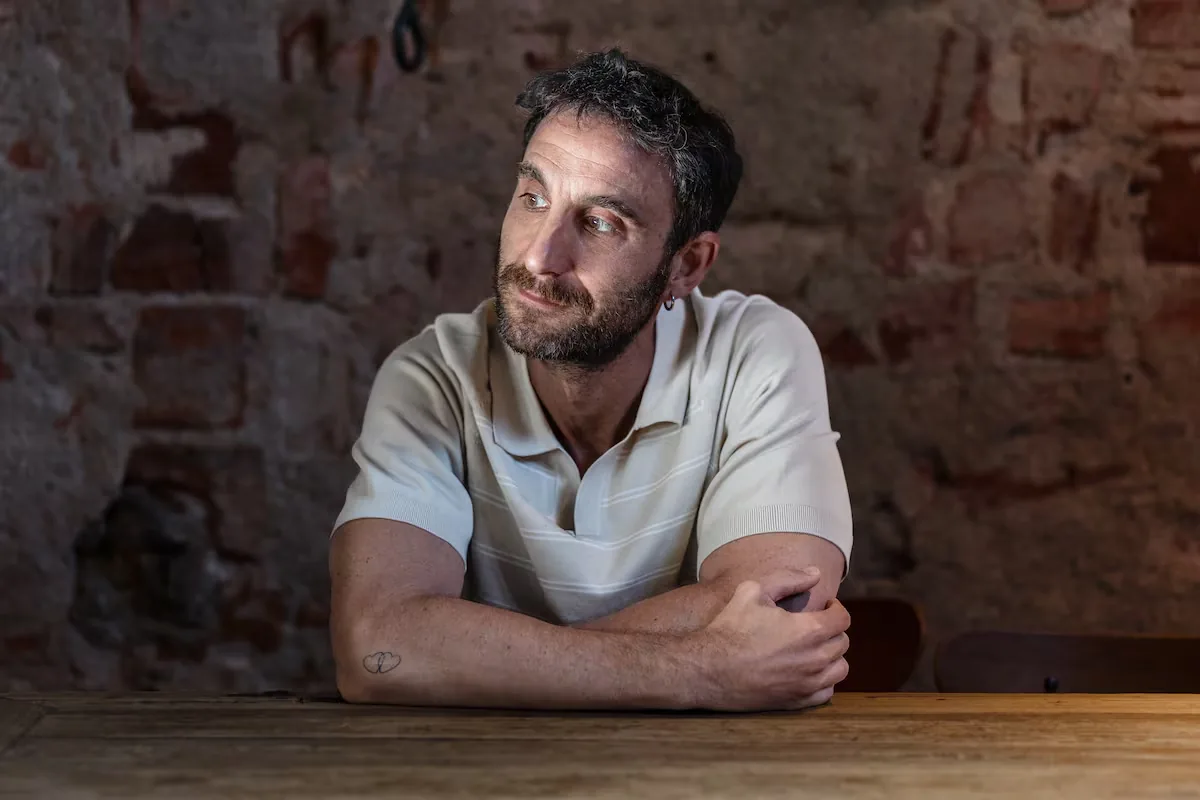 Dani Rovira shares his scar and a deep reflection on the anniversary of his surgery: “My fears have become tiny”