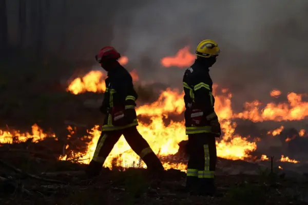 The fire in southwestern France gains ground and forces new mass evacuations