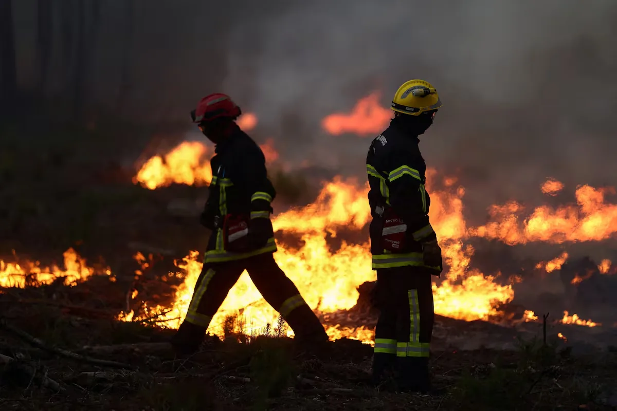 The fire in southwestern France gains ground and forces new mass evacuations