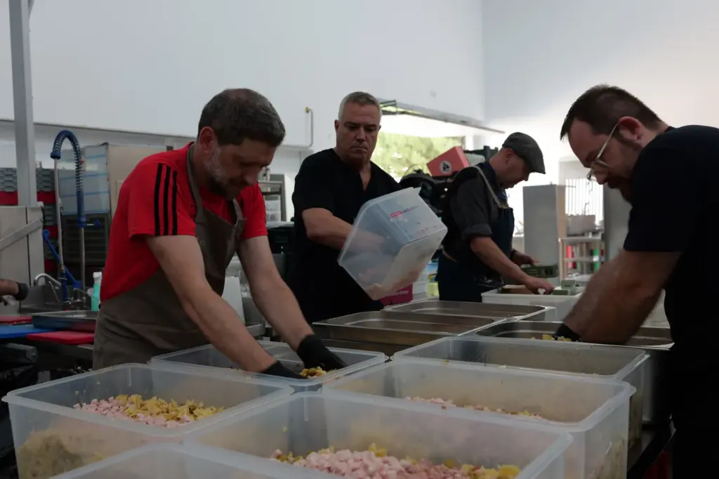 “Today more than ever I know why I always wanted to be a chef.” The hospitality sector in Ávila and Madrid focuses on feeding people evacuated by the fires