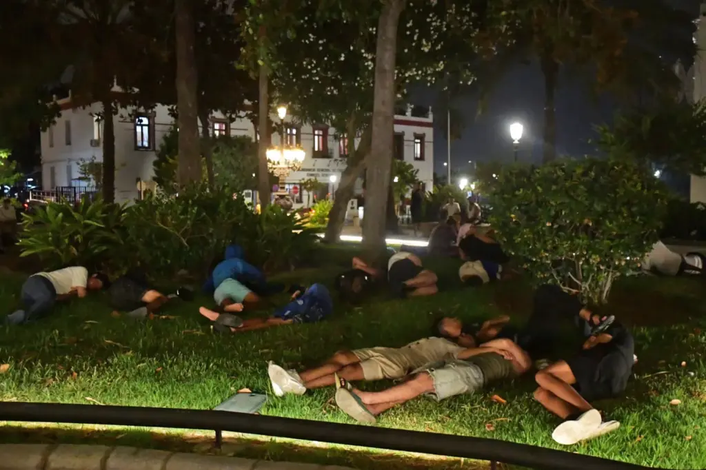 Dozens of immigrants sleep in a park in Ceuta, this Friday early morning.
