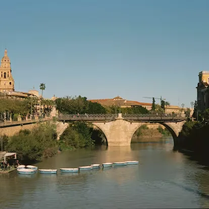 Between crowded Spain and emptied Spain