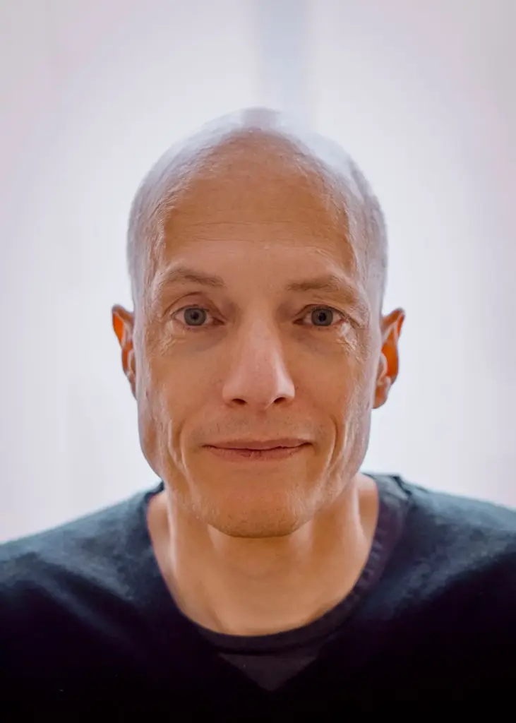 Alain de Botton: “The worst thing about being single is that you can't stop thinking about love. It's like when you have no money: you don't think about anything else”