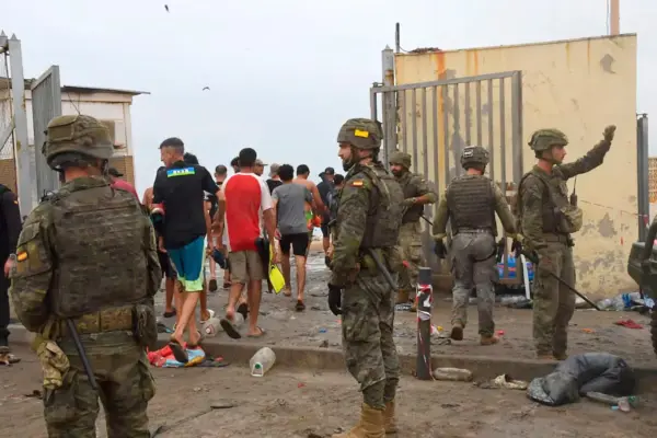 Hundreds of people return to Morocco after crossing the border with Ceuta