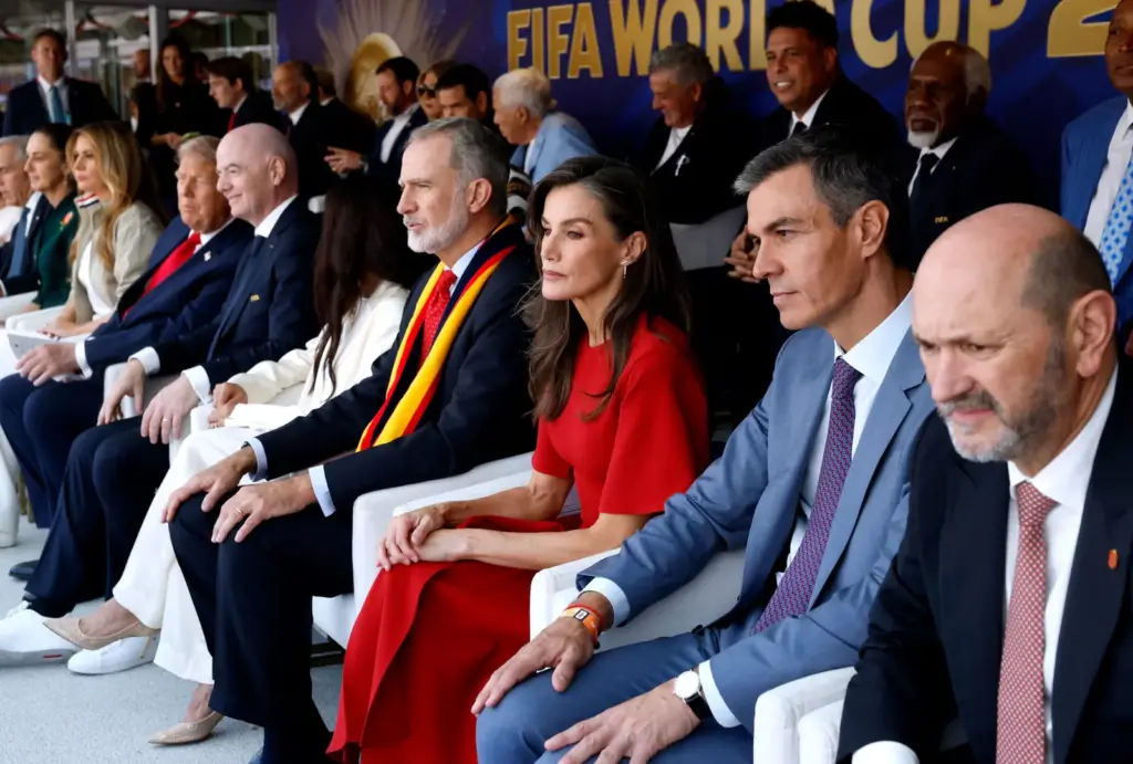 The stage of few words: Trump and Sánchez temporarily set aside differences during the World Cup final