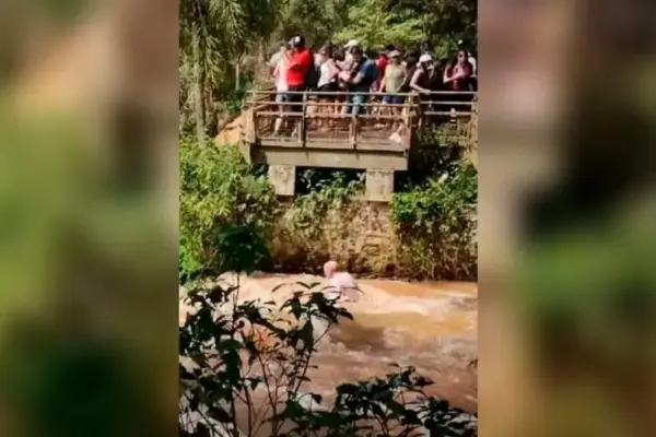 A Dutch tourist dies after a boat capsizes at Iguazu Falls