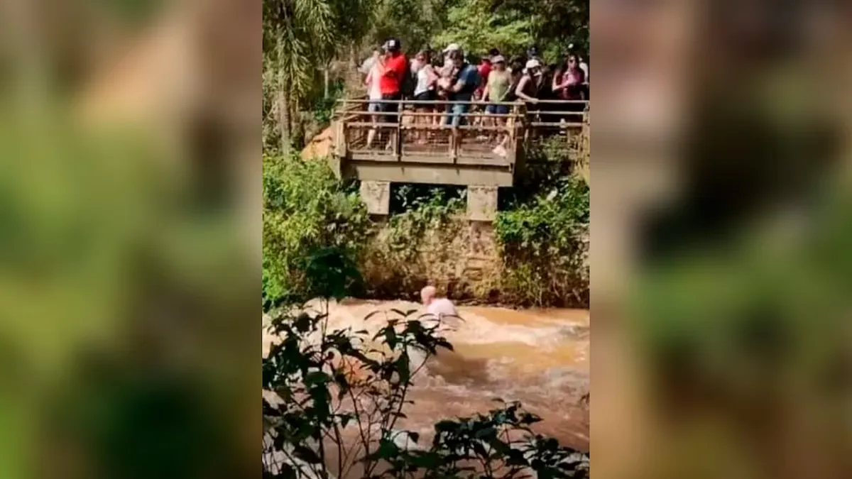 A Dutch tourist dies after a boat capsizes at Iguazu Falls