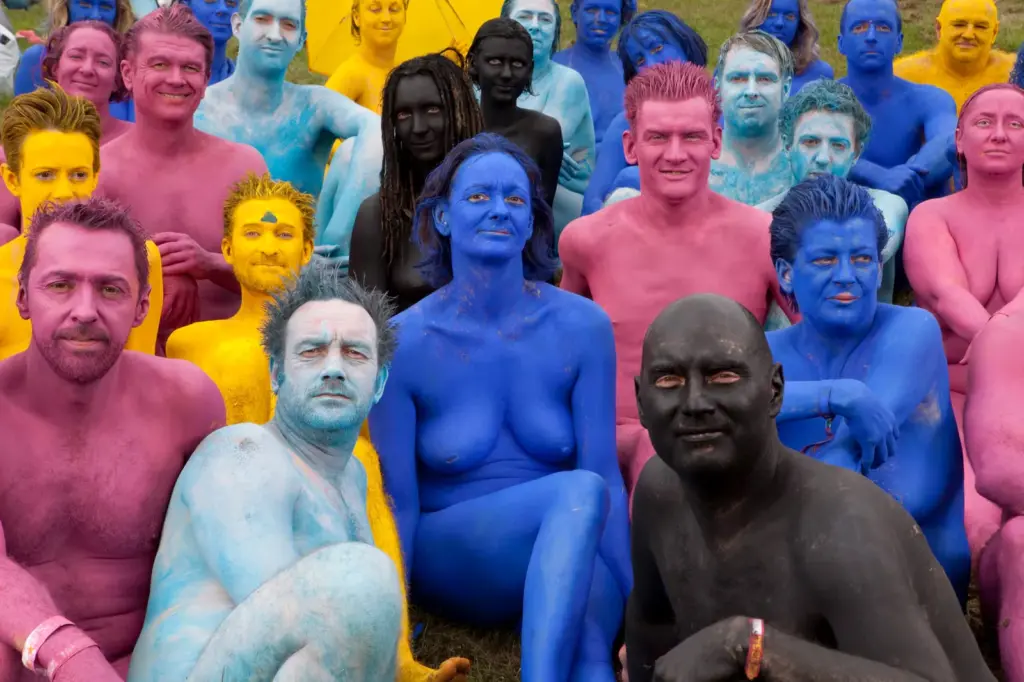 Spencer Tunick takes his collective nudes to the Canary Islands: "There is too much hatred towards open-minded people"