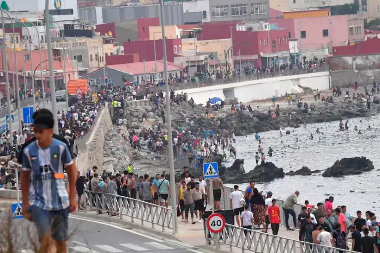 Sánchez denounces a "violation of Spain's territorial integrity" after the arrival of thousands of irregular immigrants in Ceuta