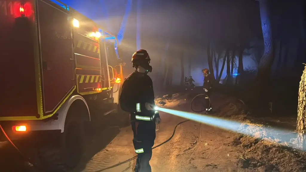 The Lozoyuela fire has already burned more than 700 hectares while the Civil Guard keeps the alleged perpetrator detained