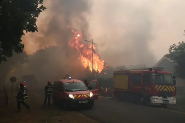 France fights against three large active fires in the south of the country