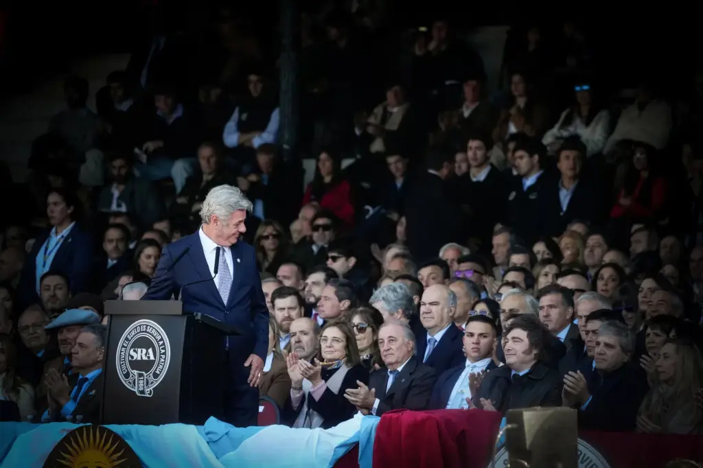 Milei celebrates his administration's performance before Argentina's rural producers with promises and without concrete announcements