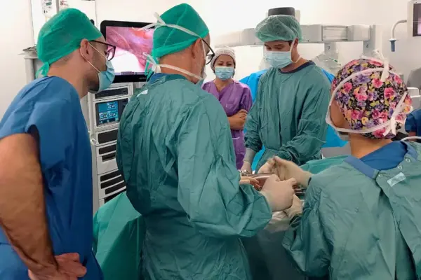 Vall d’Hebron performs the first transplant in Spain between people with HIV