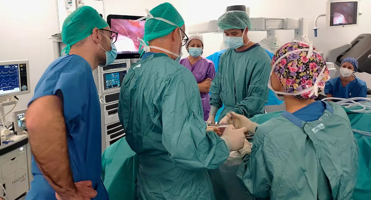 Vall d’Hebron performs the first transplant in Spain between people with HIV