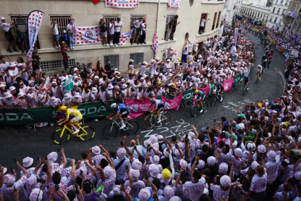 Tadej Pogacar enters the pantheon of the Tour de France by winning it for the fifth time