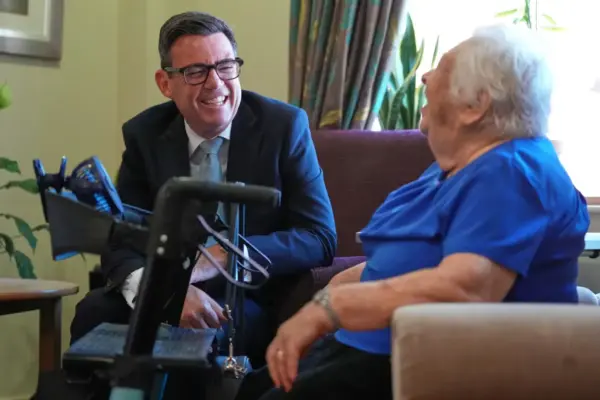Burnham bets all his political capital on reforming social assistance and dependency aid