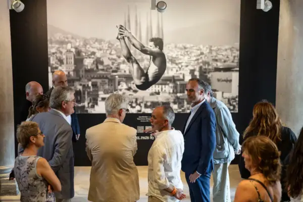 EL PAÍS looks at the Palau Robert in Barcelona with the photos of its 50th anniversary