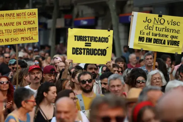 Massive protest in Palma against tourist overcrowding: “Everything is overexploited”