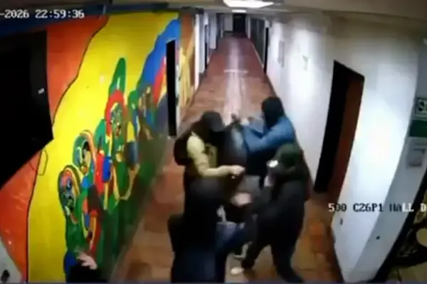 Video | Hooded men stab three students inside the National University in Bogotá