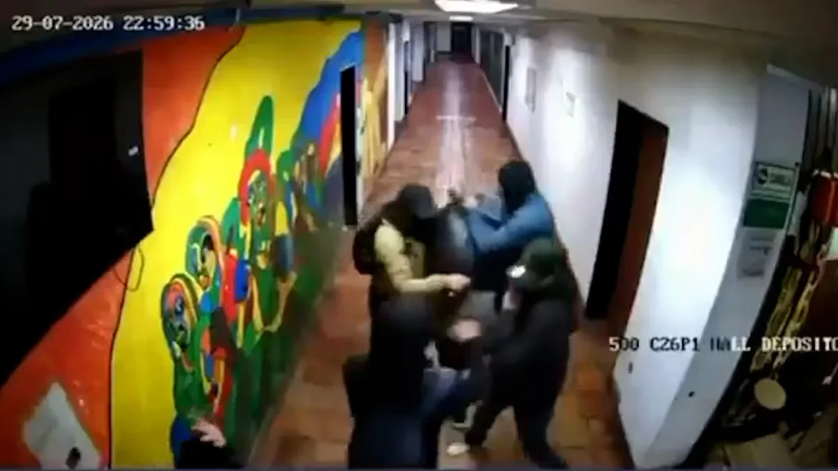 Video | Hooded men stab three students inside the National University in Bogotá