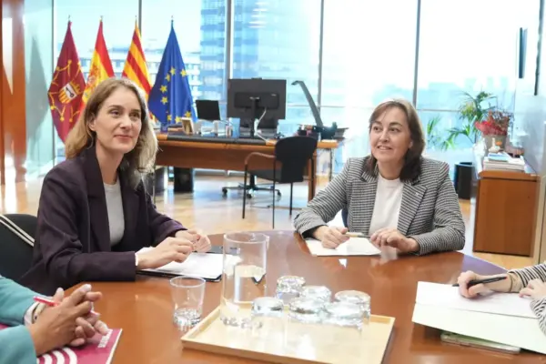 The Catalan Government agrees with Comuns on a plan to convert hotels, offices and commercial premises into protected housing