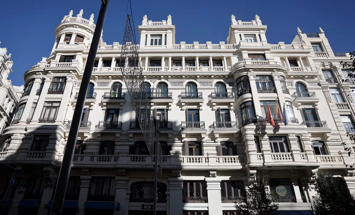 With the attic, there are already three: the Community had previously bought two other apartments where offices were prohibited