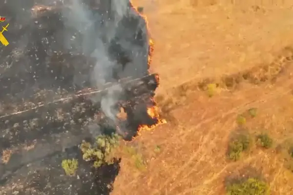 Aerial images of the Madrid fire show the advance of the flames