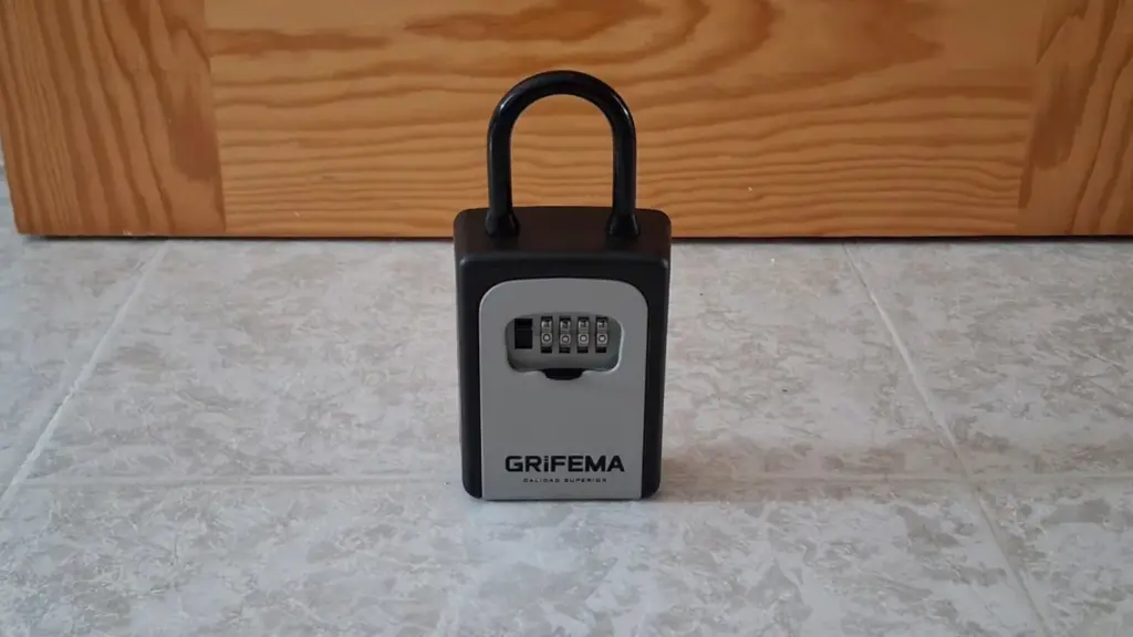 This model is ideal for storing keys or small jewelry.