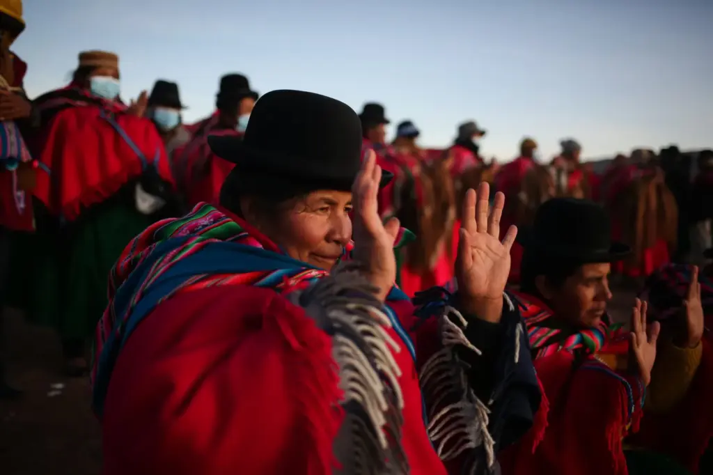 The Government of Peace in Bolivia strips the State of indigenous symbols