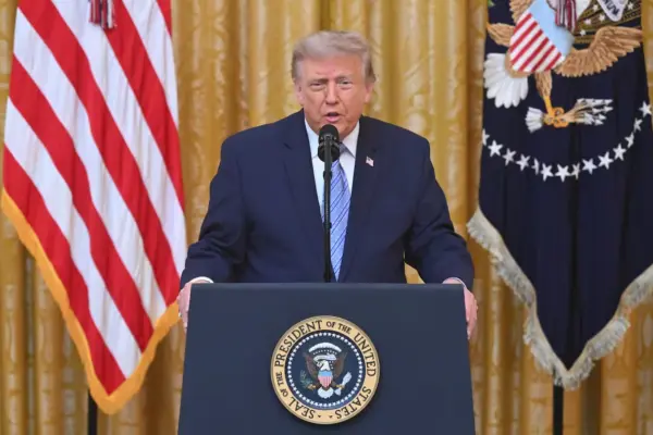 Trump resucita en un discurso a la nación el bulo del fraude electoral de 2020 y exagera la influencia de China en su derrota