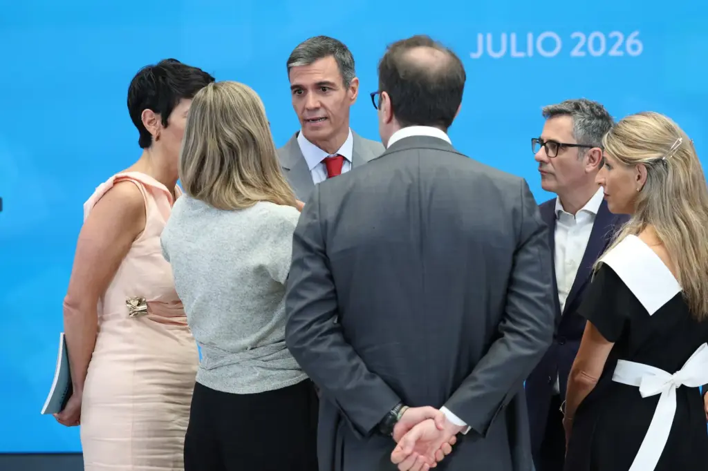 The keys to Sánchez's balance: from the defense of his wife and brother to Puente's tweets and the "impeccable" rescue of Plus Ultra