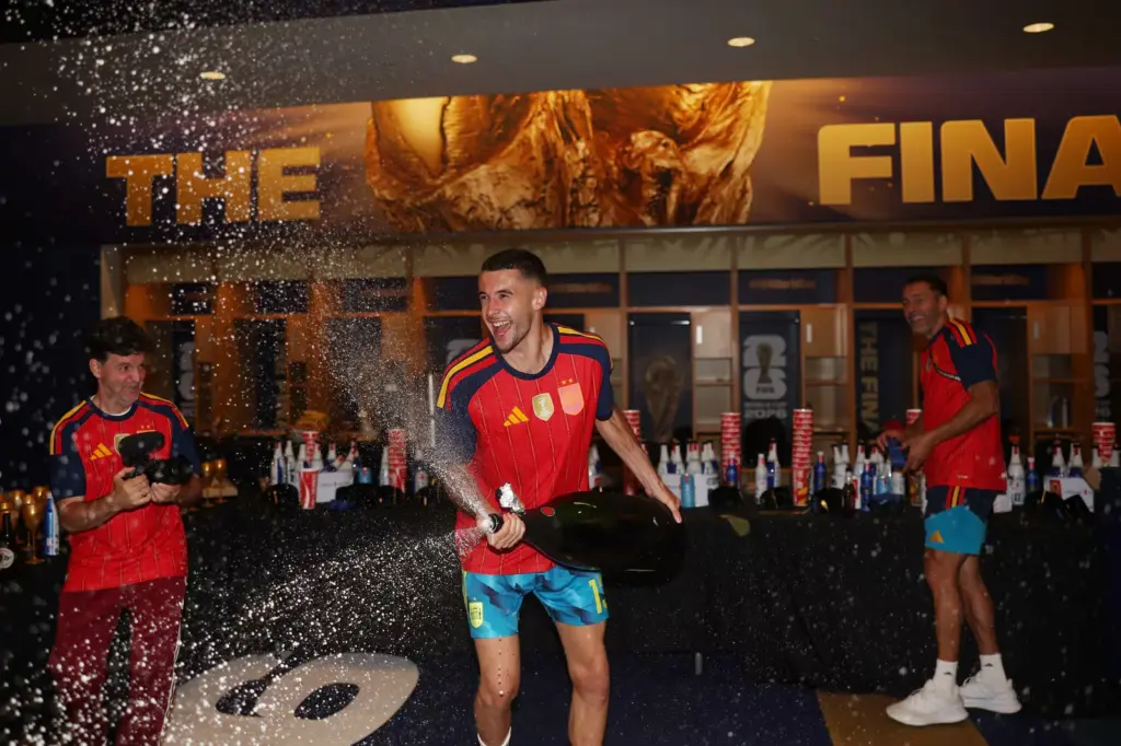This is how it was experienced in the Spain locker room after the World Cup victory: "We danced Argentina"