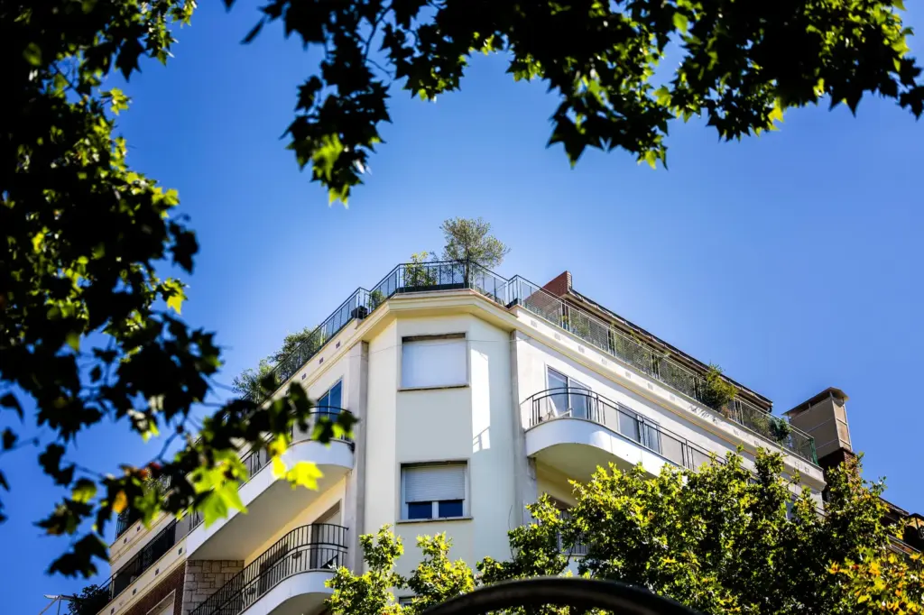 Ayuso says that the luxury penthouse bought by her Government is to hold “temporary meetings”