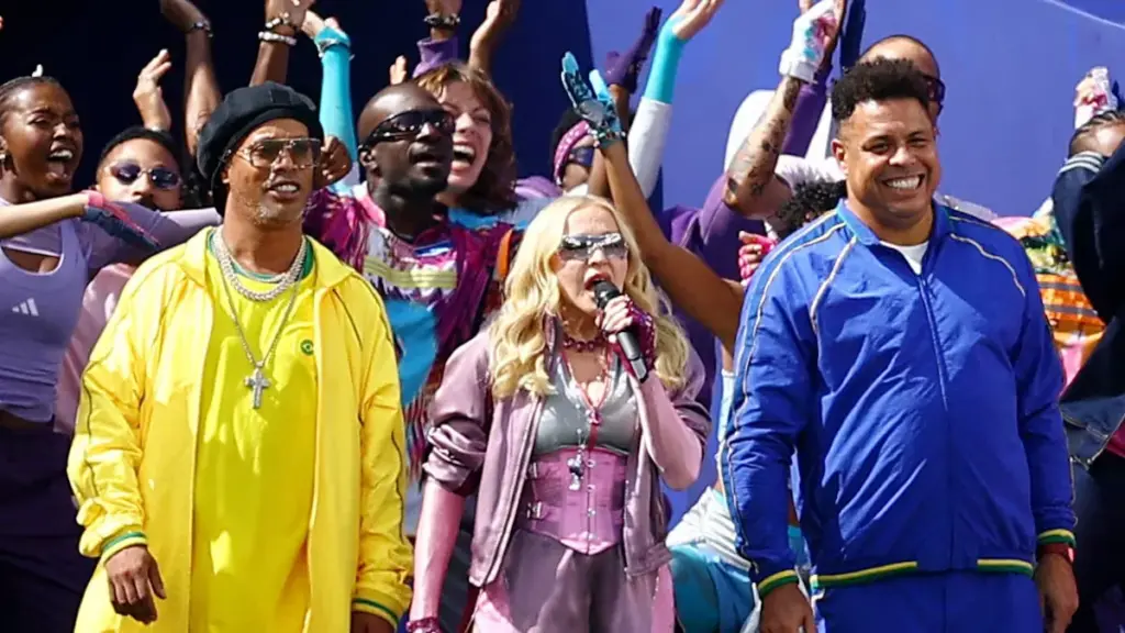 And the World Cup final turned into a Super Bowl: Shakira, Coldplay, BTS, and Dudamel fill the final with music and spectacle