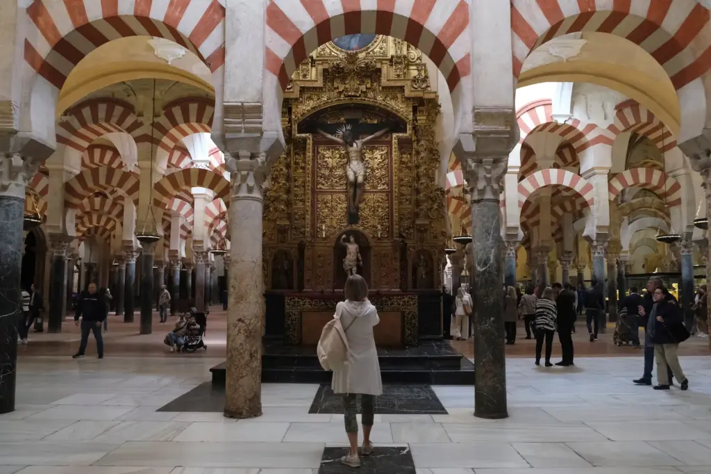 An end to a historical restriction: “There are guides in Córdoba who have retired without being able to teach the mosque-cathedral”: